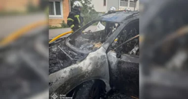 У Чернівцях під час руху загорівся Nissan Rogue: авто майже повністю знищене вогнем
