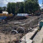 У Чернівцях територію колишнього басейну біля стадіону «Буковина» тимчасово засипали ґрунтом під час реконструкції поля