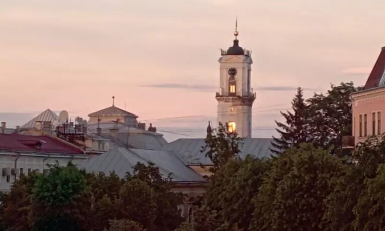 У Чернівцях з 1 липня у 21 школі призначать нових директорів
