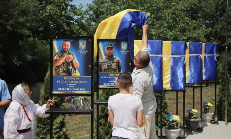 У селі Давидівці відкрили Алею Слави та Надії на честь загиблих і зниклих воїнів