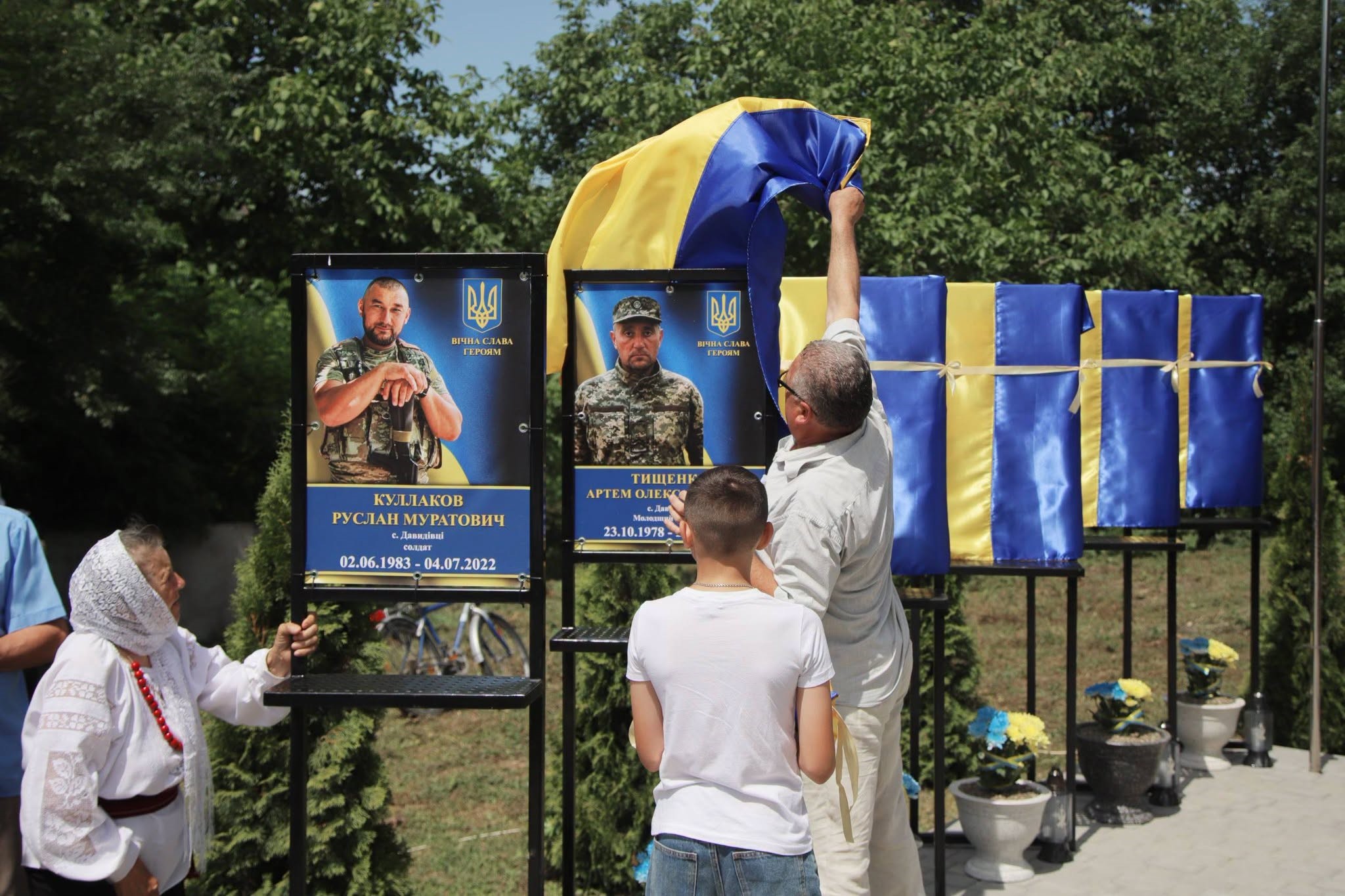 У селі Давидівці відкрили Алею Слави та Надії на честь загиблих і зниклих воїнів