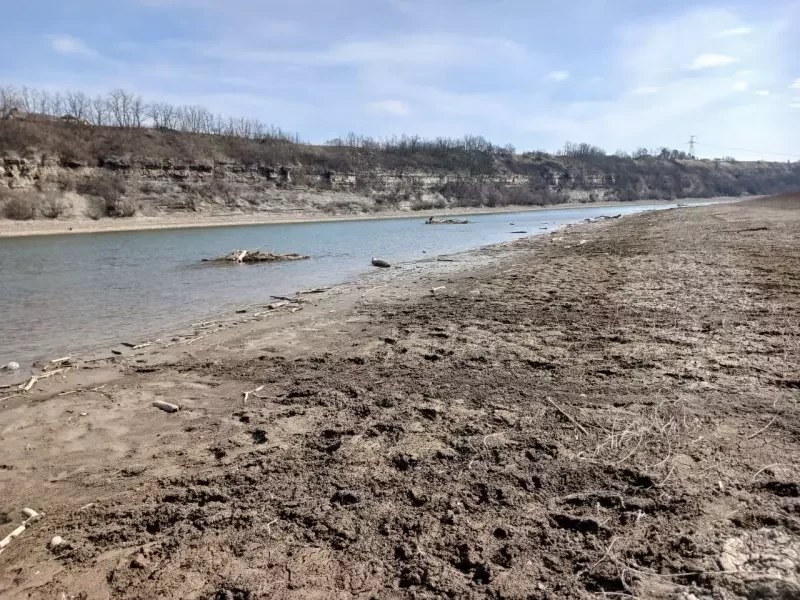 Хотин залишився без водопостачання. Місцева влада пояснила це обмілінням Дністра