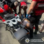 На Буковині мотоцикл зіткнувся з легковиком: двоє людей потрапили до лікарні