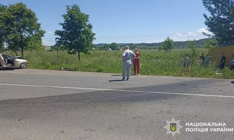 У Берегометі зіткнулися два авто: обох водіїв госпіталізовано
