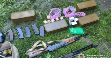 У Чернівцях чоловіка підозрюють у незаконному зберіганні арсеналу зброї та майже 5 тисяч набоїв