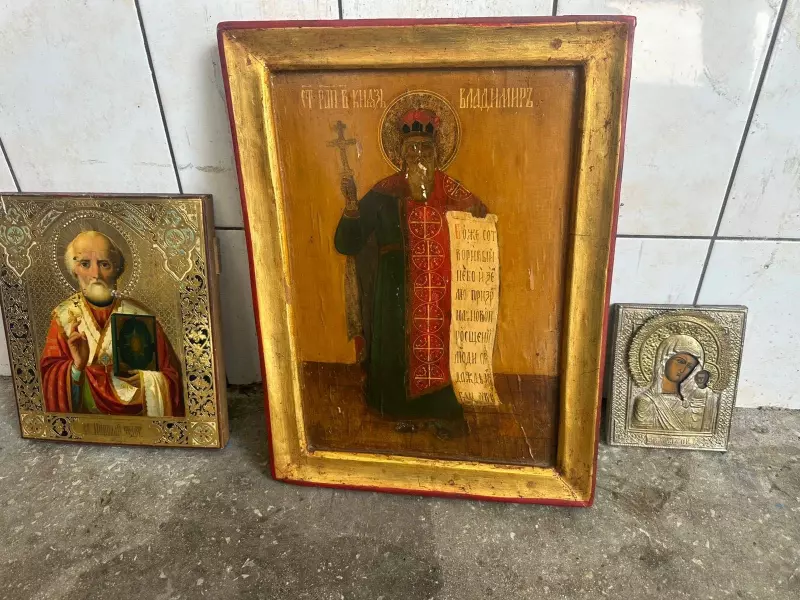 На Буковині на кордоні виявили три ікони ХІХ століття