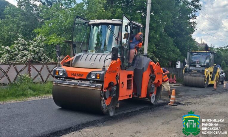 У Вижницькому районі ремонтують дороги та мости: тривають роботи на ключових ділянках