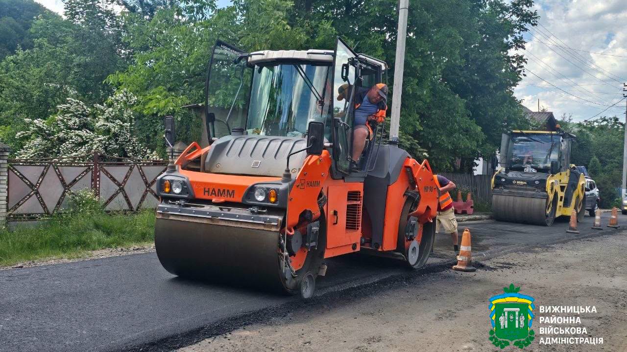 У Вижницькому районі ремонтують дороги та мости: тривають роботи на ключових ділянках