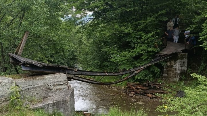 У Виженці на Буковині через обвал мосту травмувались шість дітей