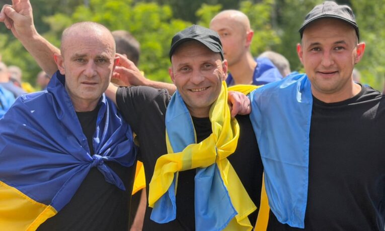 Україна повернула з російського полону 185 захисників та одного цивільного