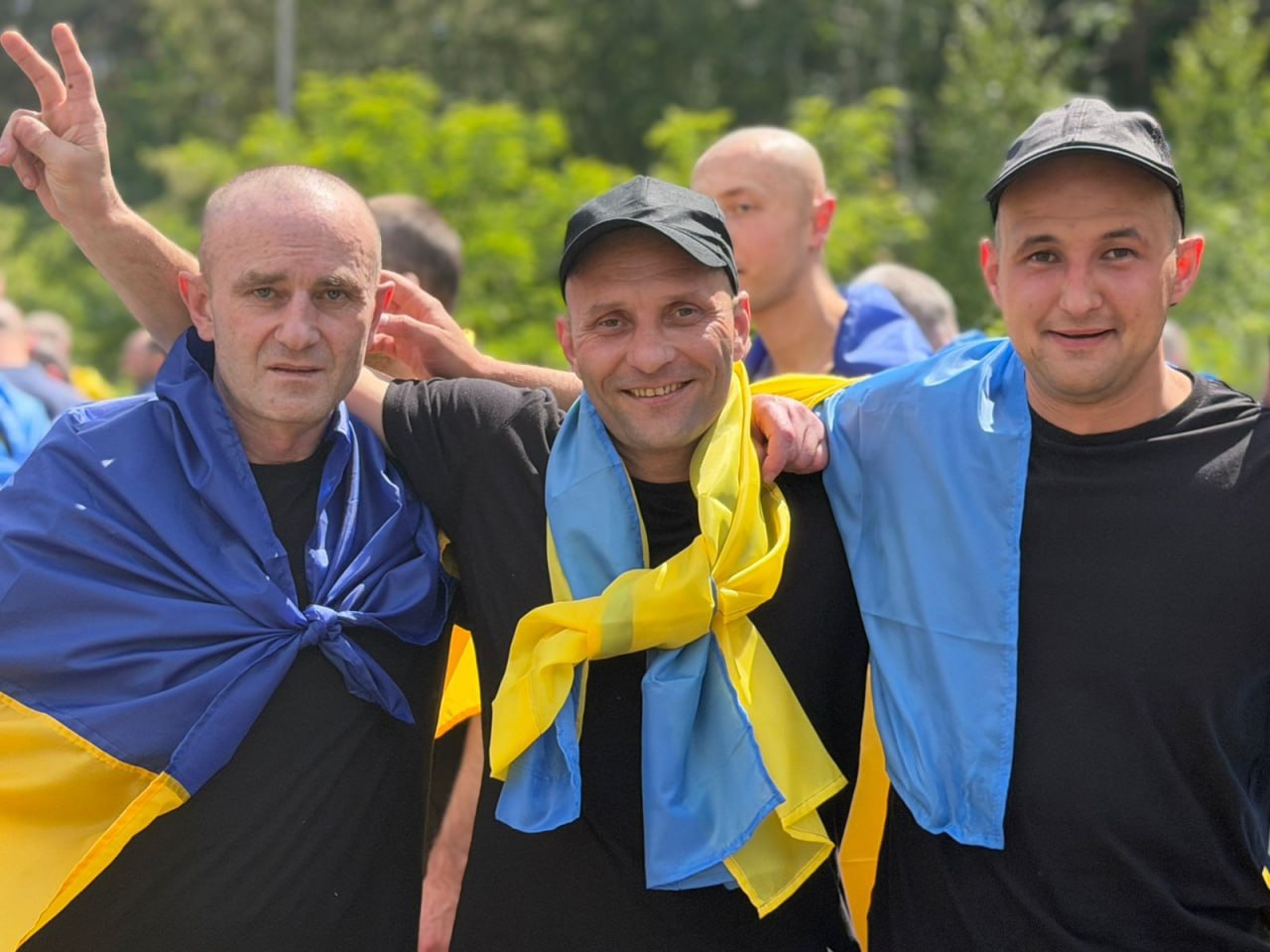 Україна повернула з російського полону 185 захисників та одного цивільного