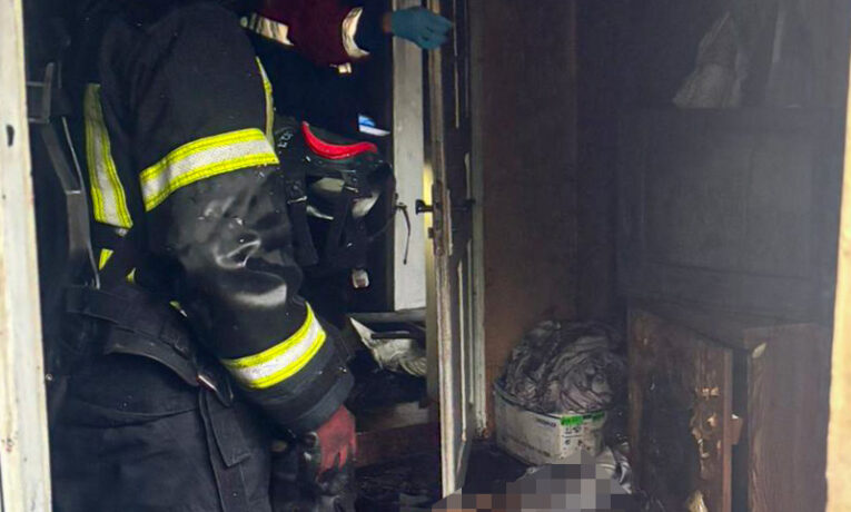 У Чернівцях під час пожежі в житловому будинку загинула жінка