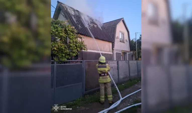 У Новодністровську сталася пожежа в господарській будівлі