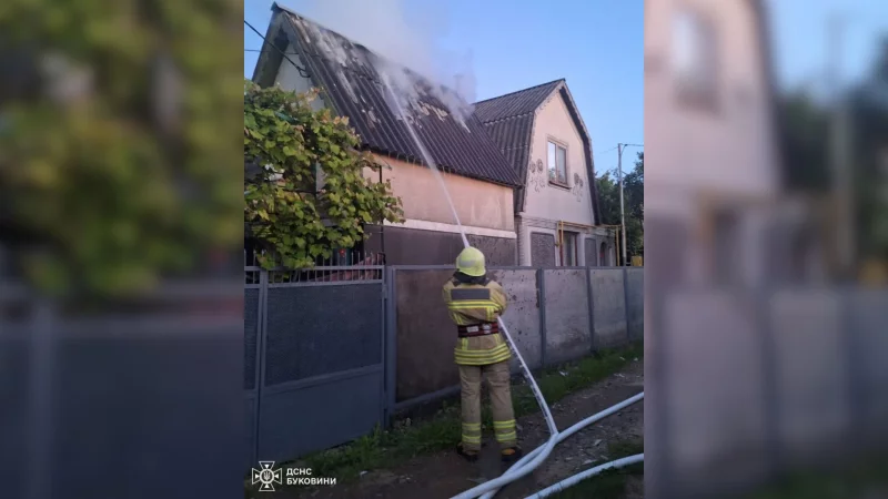 У Новодністровську сталася пожежа в господарській будівлі