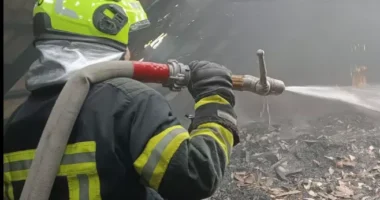 На Буковині рятувальники ліквідували пожежу в господарській будівлі
