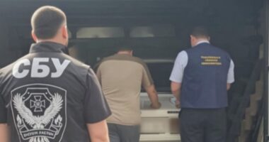 На Буковині в.о. міського голови підозрюють у хабарі 3000 доларів за дозвіл на розміщення кіоску