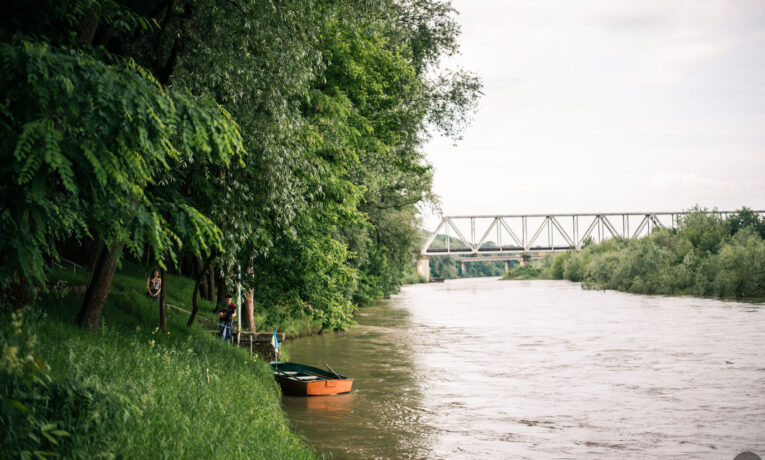 У Чернівцях не рекомендують купатися в Пруті: у воді виявили перевищення санітарних норм