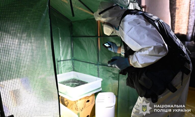 На Буковині викрили нарколабораторію під час спецоперації «РУБІКОН» — вилучено товару на 44 млн грн