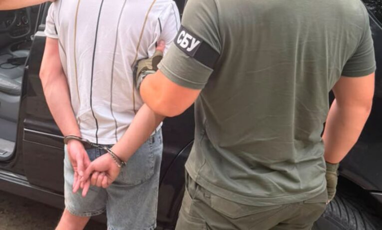 СБУ на Буковині викрила схему переправлення чоловіків за кордон, організовану “ухилянтом”-втікачем