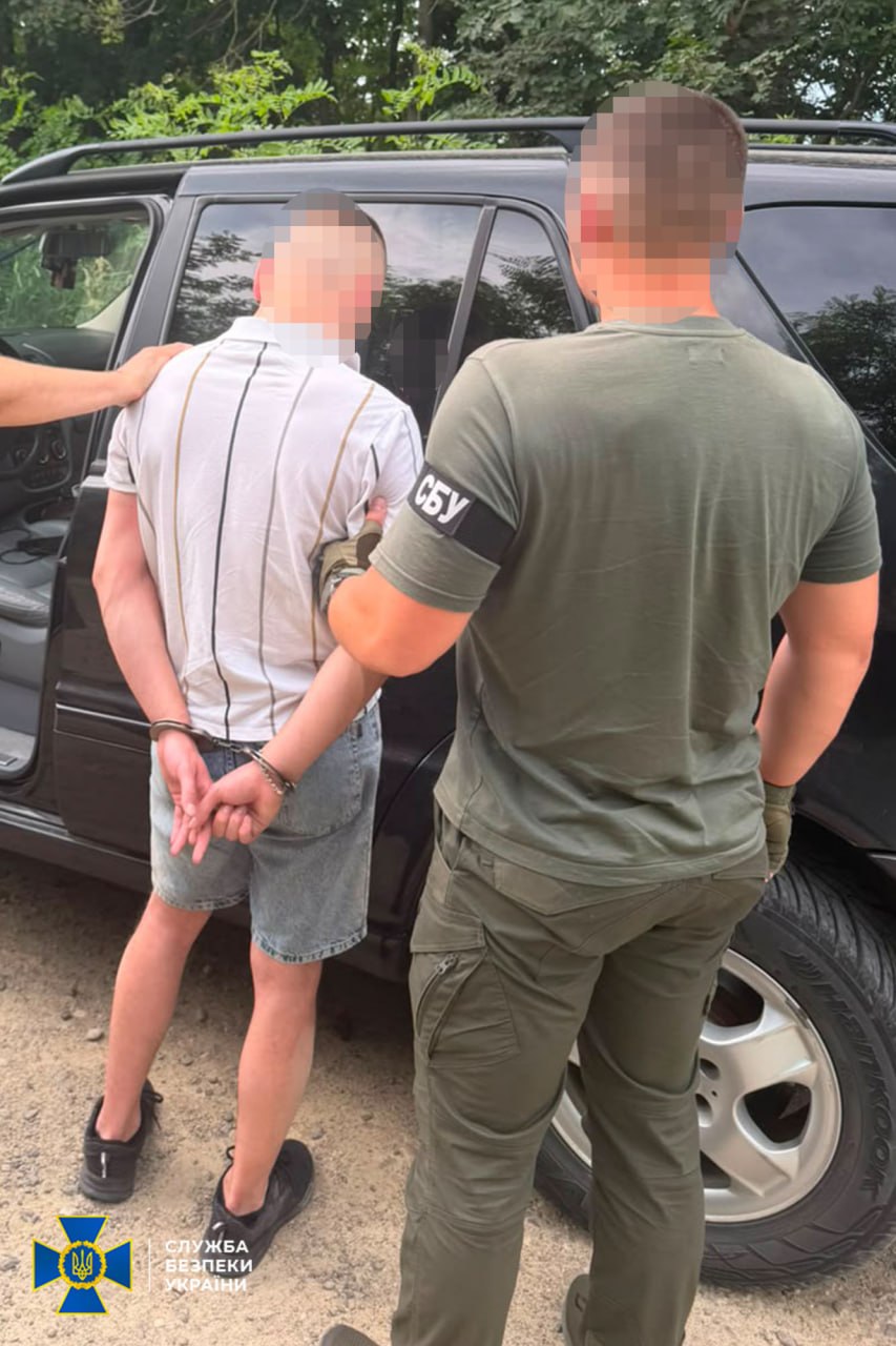СБУ на Буковині викрила схему переправлення чоловіків за кордон, організовану “ухилянтом”-втікачем