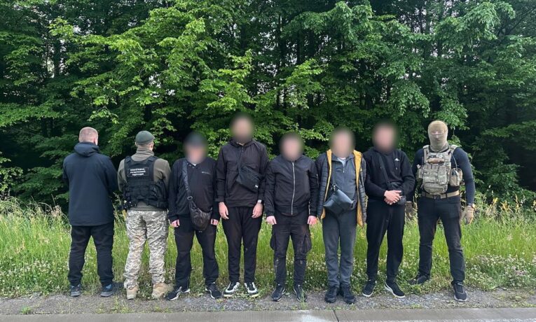 На Буковині викрили схему незаконного переправлення чоловіків через кордон до Румунії