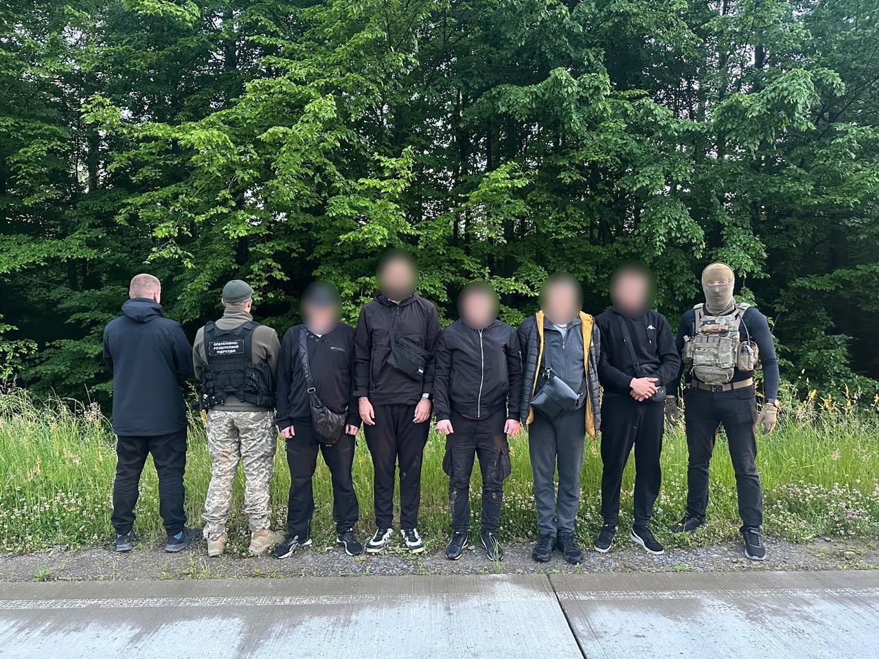 На Буковині викрили схему незаконного переправлення чоловіків через кордон до Румунії