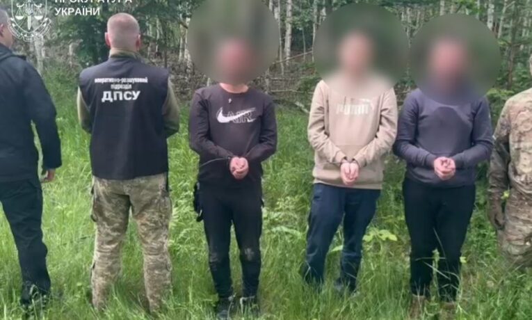 На Буковині викрили спробу незаконного переправлення чоловіків за кордон