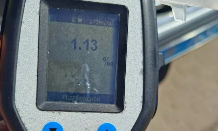 На Буковині водій Nissan перевищив швидкість і попався патрульним п’яним за кермом