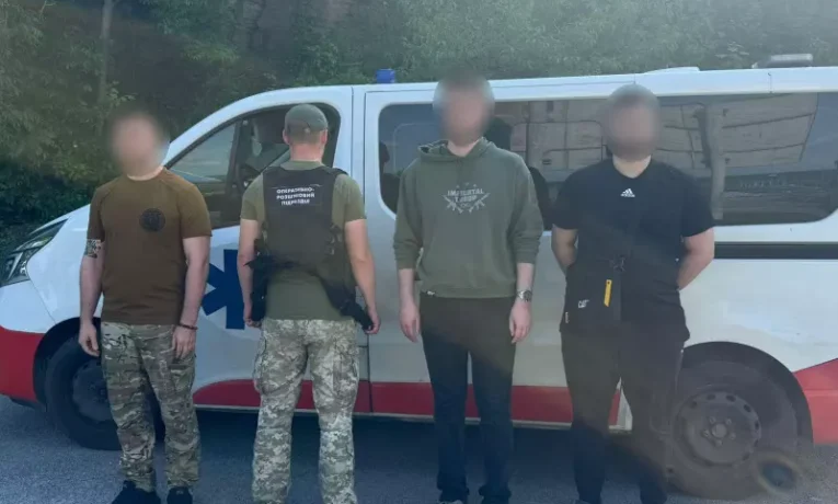На Буковині викрили схему незаконного переправлення чоловіків за кордон під виглядом волонтерської поїздки