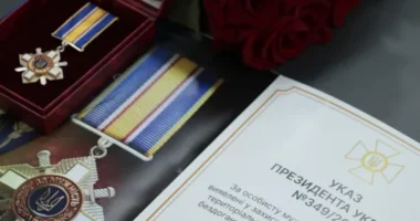 Батькам загиблого прикордонника Валентина Кіндратека з Буковини вручили орден «За мужність» ІІІ ступеня