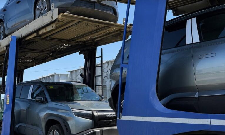 На Буковині судитимуть чоловіка за спробу ввезти електромобілі за підробленими документами