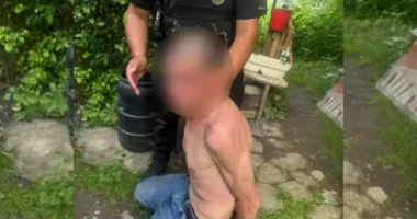 На Буковині судитимуть чоловіка, який під час застілля вдарив знайомого ножем у груди