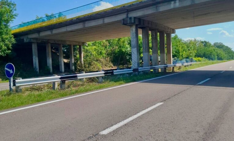 На Буковині тривають роботи з утримання мостів на дорогах державного значення