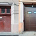 У центрі Чернівців відреставрували історичні двері на вулиці Українській
