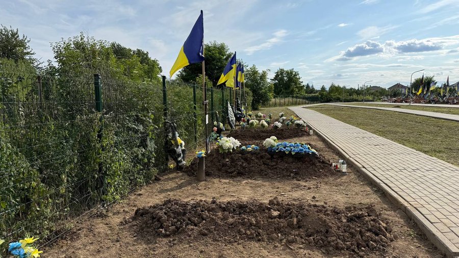 У Чернівцях ексгумували тіла двох військових, яких поховали як невпізнаних