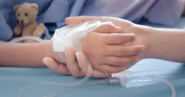 Буковинські лікарі врятували дитину з тяжкими опіками та перевели її на подальше лікування до Львова