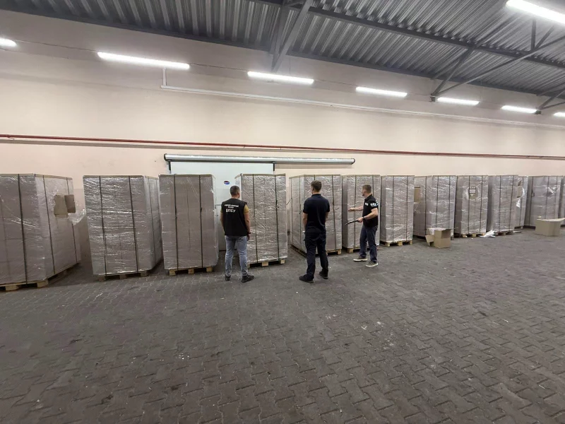На «Мамализі» буковинські прикордонники викрили спробу перевезення 360 тисяч пачок сигарет під виглядом полуниці
