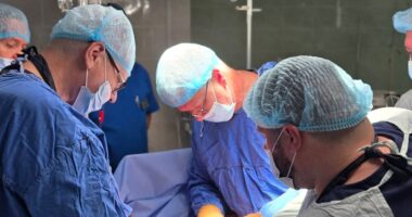 У Чернівцях лікарі видалили 20-сантиметрову ракову пухлину нирки та врятували життя пацієнта