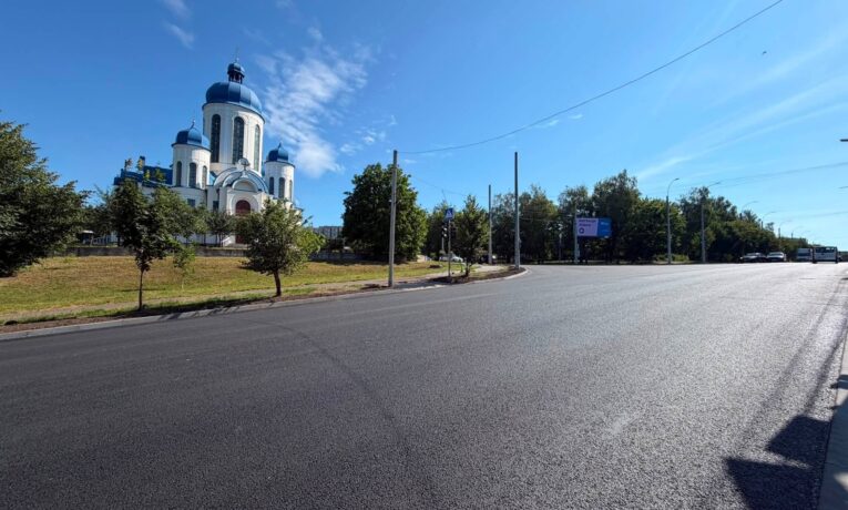 На Південно-Кільцевій у Чернівцях завершили ремонт однієї з найпроблемніших ділянок дороги