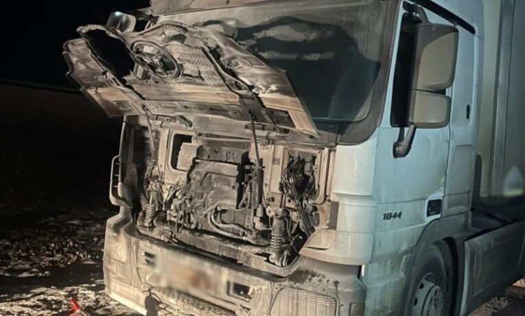На Буковині судитимуть двох підлітків за підпал вантажівки та замах на вбивство водія