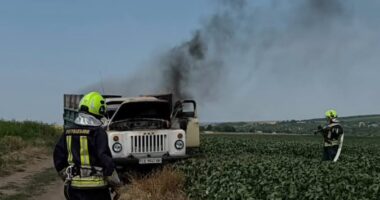 У селі на Буковині загорілася вантажівка