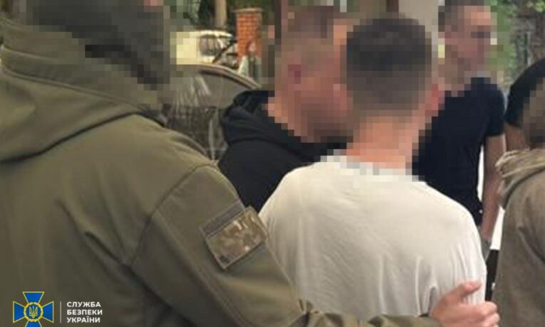На Буковині затримали начальника відділу прикордонного загону за підозрою в переправленні ухилянтів за кордон