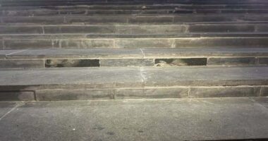 У Чернівцях перевіряють інформацію про використання фрагментів надгробків під час ремонту сходів на площі Філармонії