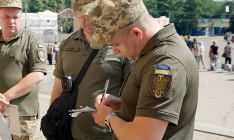 На Буковині суд оштрафував працівника ТЦК на 17 тисяч гривень через помилки під час мобілізації