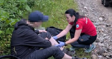 На Буковині гірські рятувальники допомогли травмованому туристу