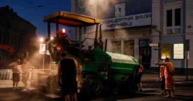 У Чернівцях вночі відремонтували одну з найзавантаженіших вулиць міста