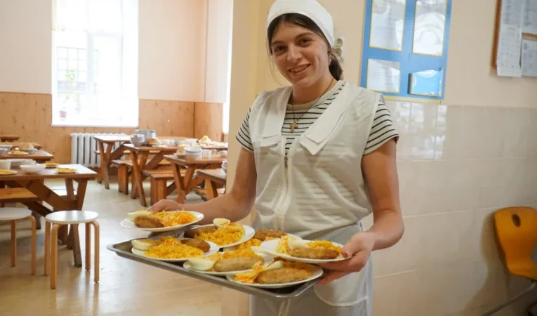 У школах Чернівецької області планують безоплатне гаряче харчування для учнів 1–11 класів