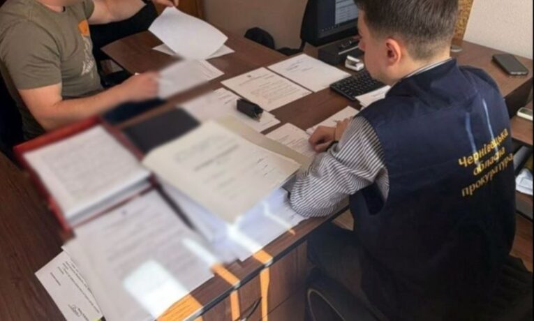 На Буковині викрили розтрату понад 6,5 млн грн на закупівлі протиожеледної суміші