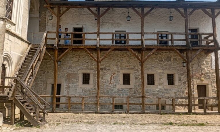 У Хотинській фортеці відреставрують дерев’яну галерею та сходи до казарми