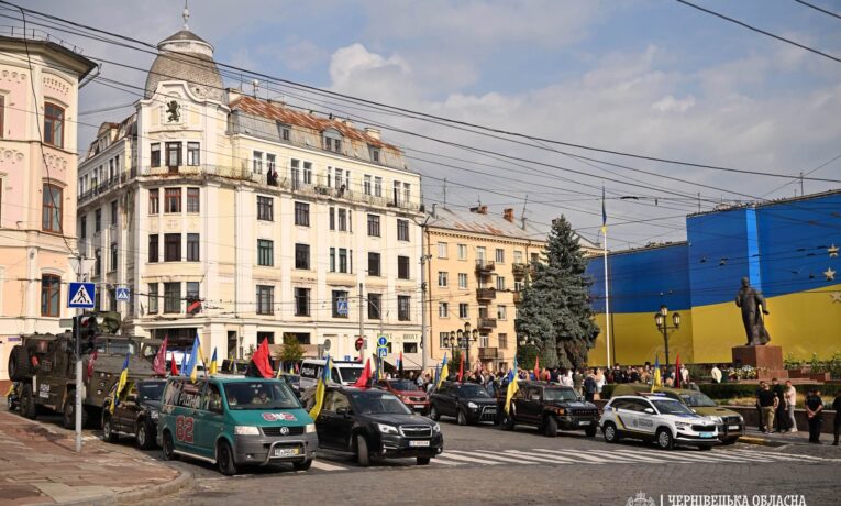 У Чернівцях провели «Автопробіг єдності та пам’яті» на підтримку родин зниклих безвісти та полонених (фото)